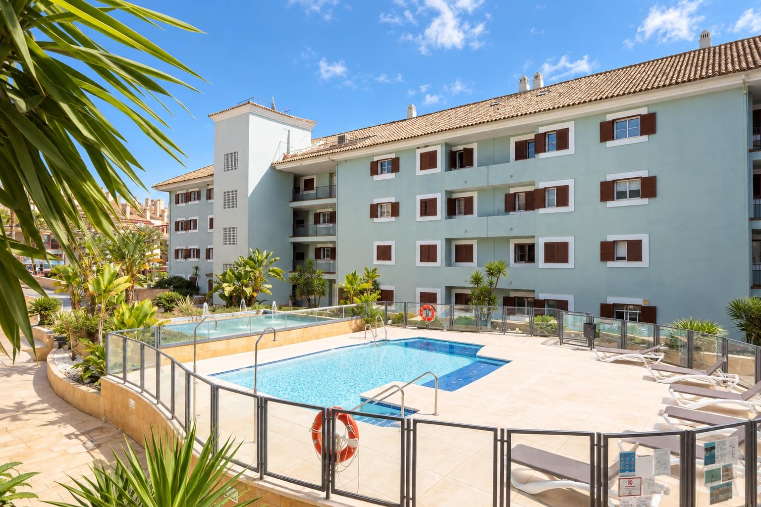 Apartamento de 3 habitaciones en Sotogrande en venta con piscina garaje - 680.000 € (Ref: 10180166)
