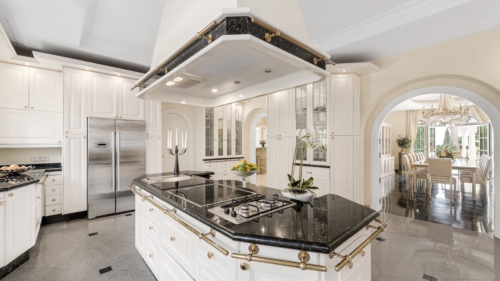 14 slaapkamer Villa te koop in Marbella met zwembad garage - € 19.850.000 (Ref: 10184662)