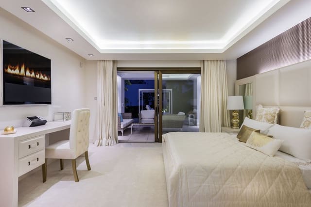 6 sypialnia Willa do wynajęcia w Lomas De Marbella, Marbella z basenem garażem - 19 950 € (Ref: 10186800)