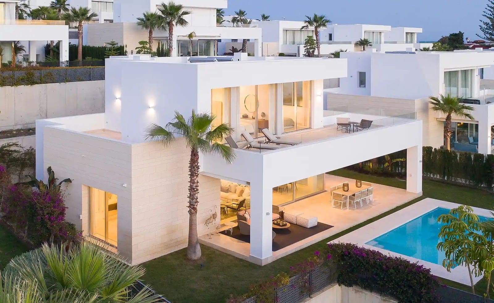 4 sypialnia Willa na sprzedaż w Marbella z basenem garażem - 2 150 000 € (Ref: 8051385)
