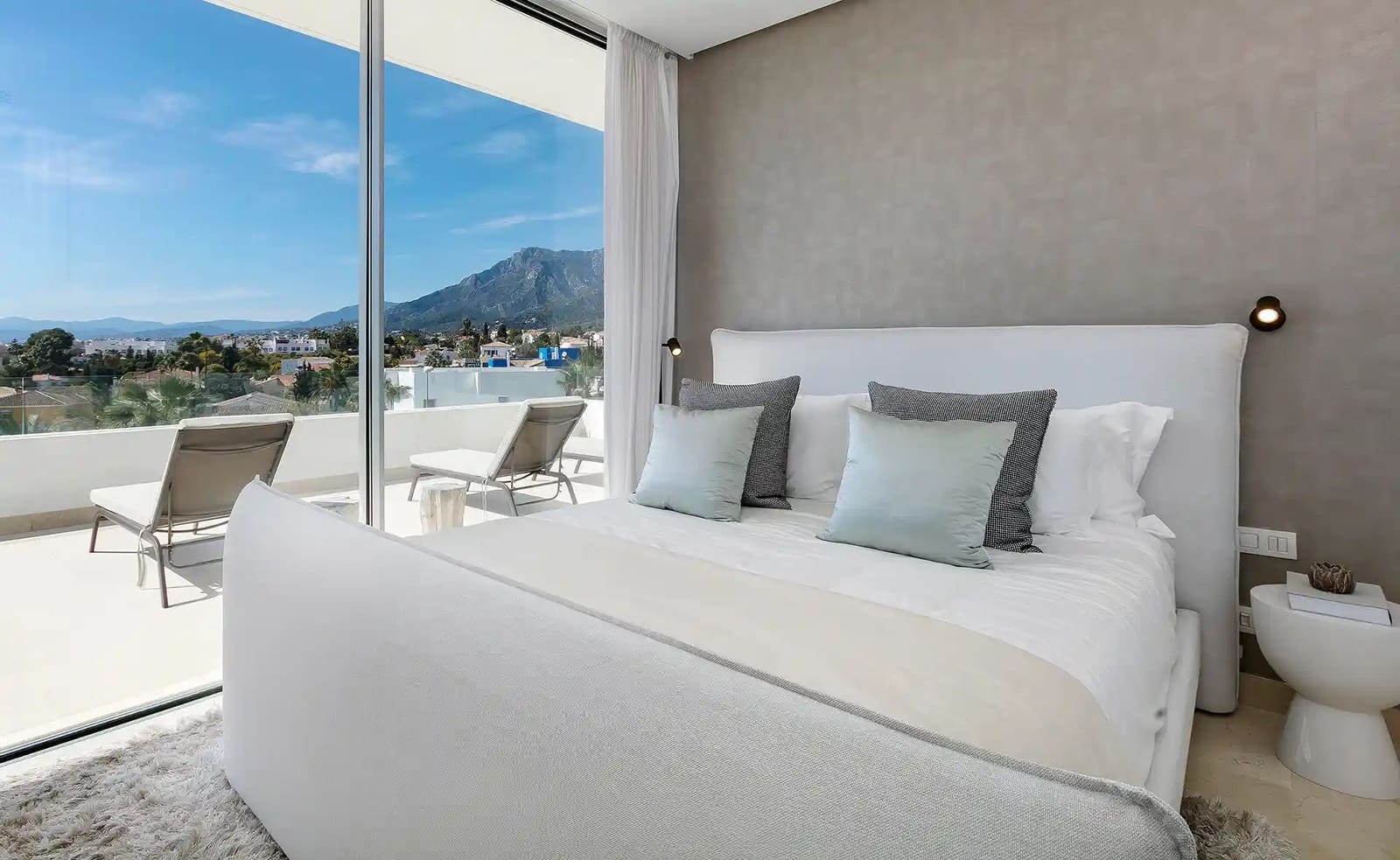 4 sypialnia Willa na sprzedaż w Marbella z basenem garażem - 2 150 000 € (Ref: 8051385)