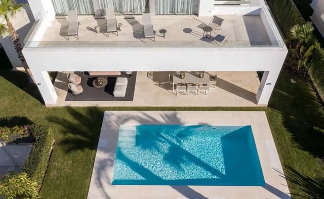 4 sypialnia Willa na sprzedaż w Marbella z basenem garażem - 2 150 000 € (Ref: 8051385)