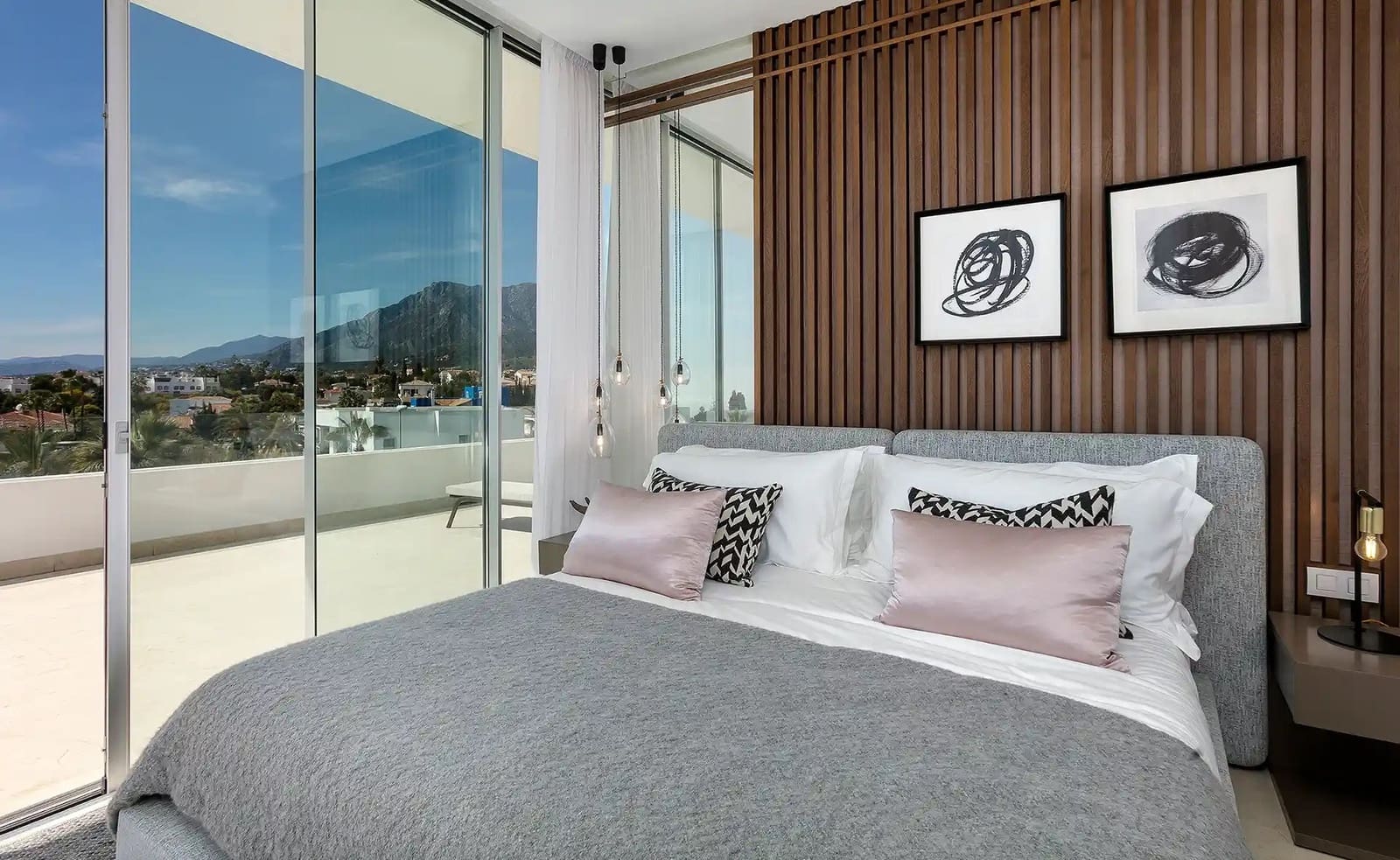 4 sypialnia Willa na sprzedaż w Marbella z basenem garażem - 2 150 000 € (Ref: 8051385)
