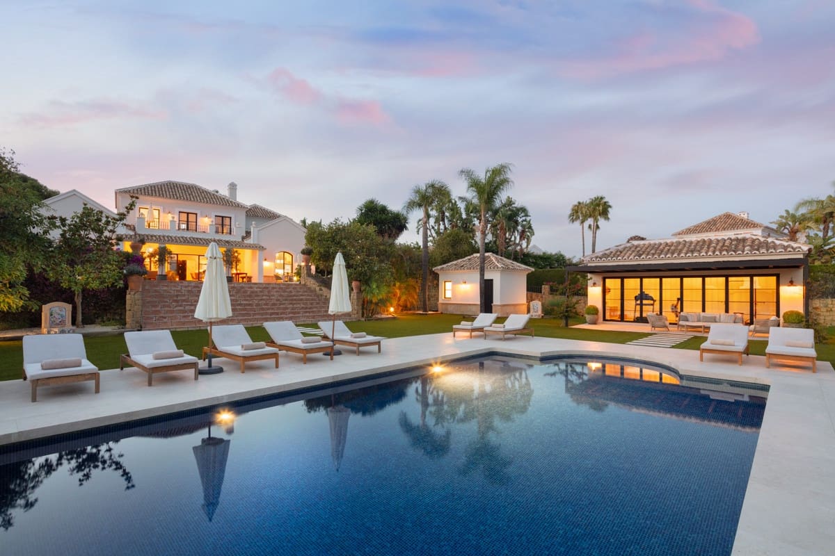 5 bedroom Villa for sale in Benahavis with pool garage - € 3,800,000 (Ref: 8055171)