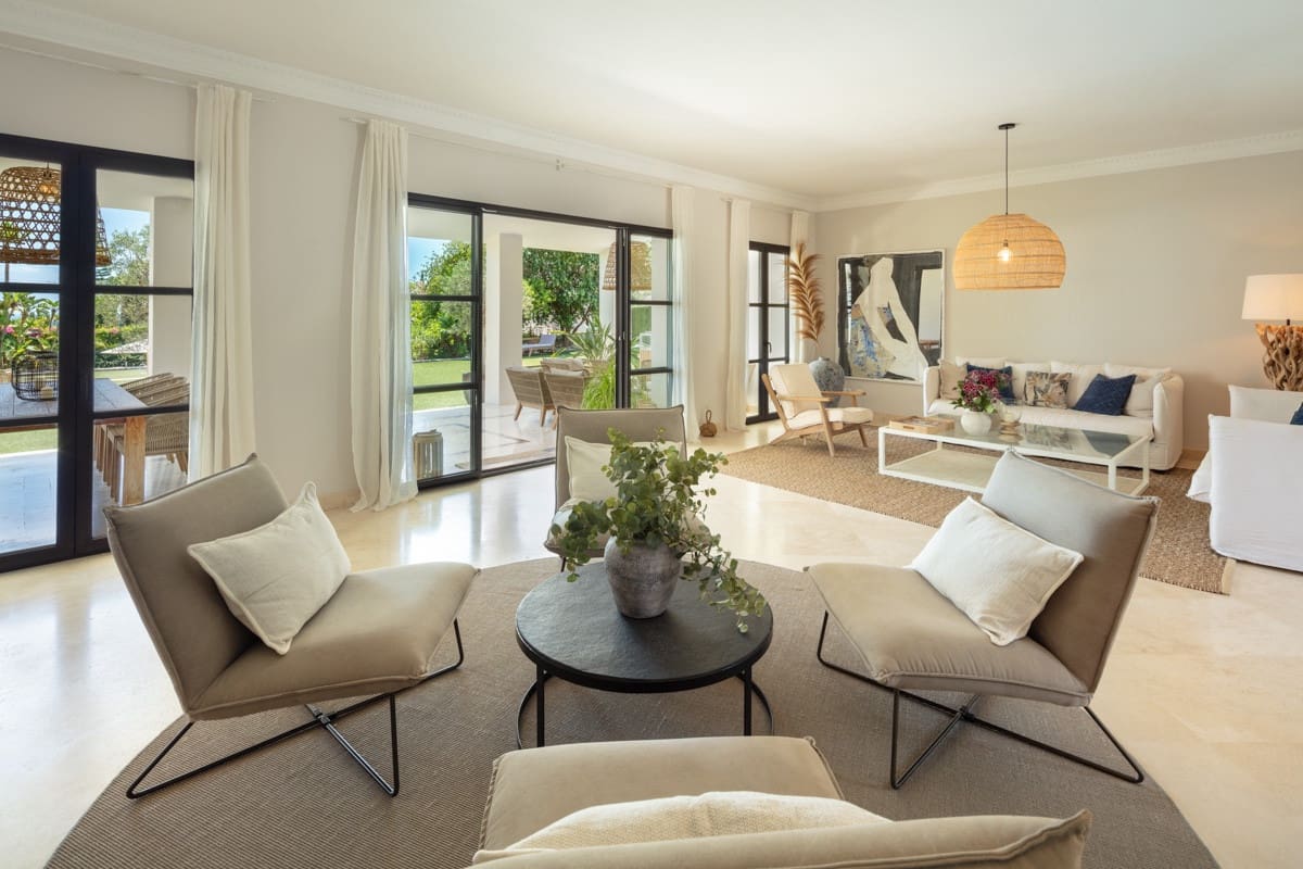 5 bedroom Villa for sale in Benahavis with pool garage - € 3,800,000 (Ref: 8055171)