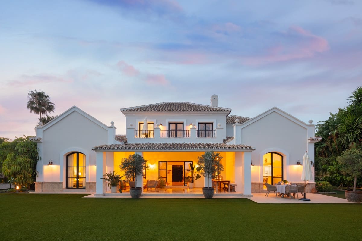 5 bedroom Villa for sale in Benahavis with pool garage - € 3,800,000 (Ref: 8055171)