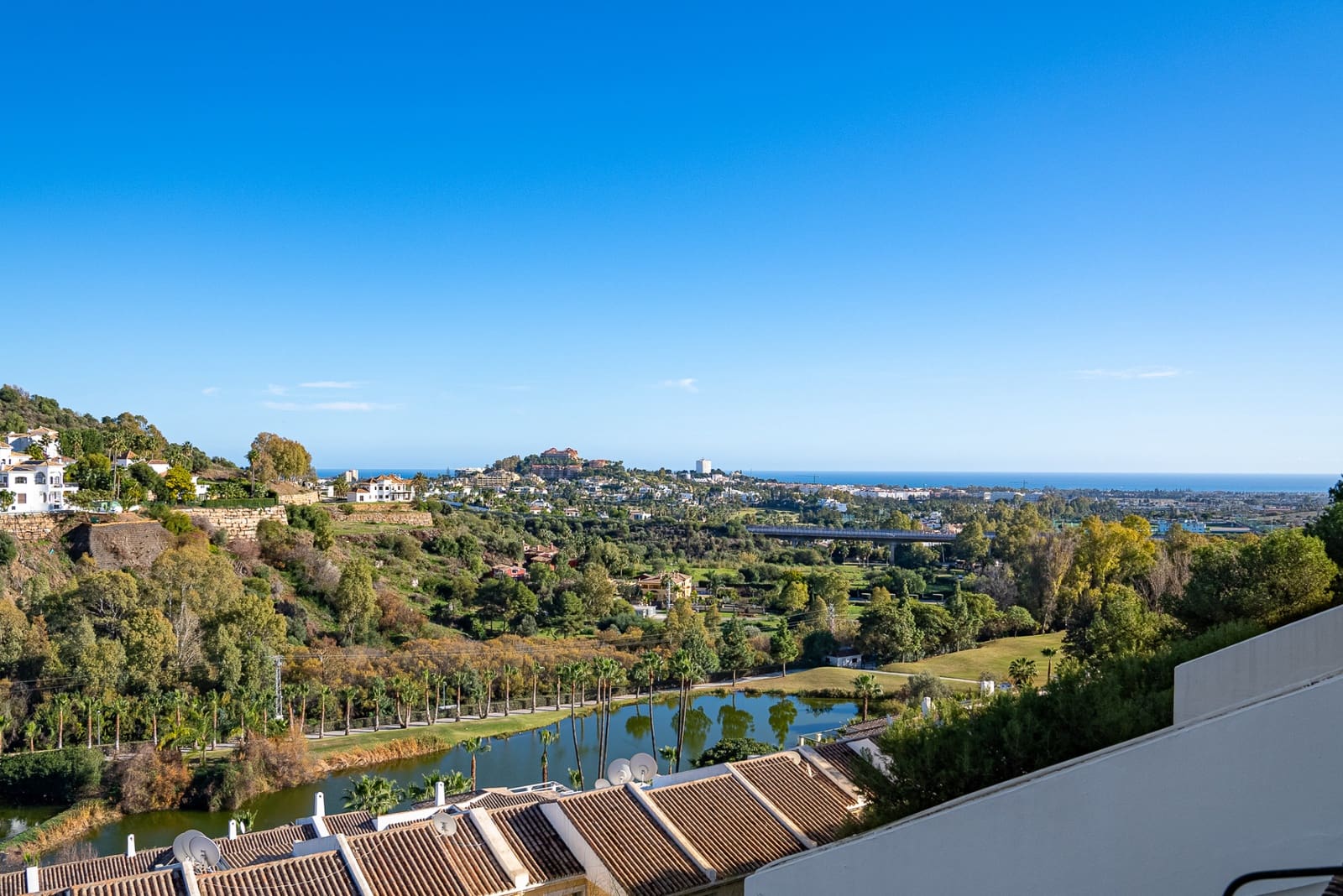 3 bedroom Apartment for sale in La Quinta with pool garage - € 695,000 (Ref: 8055173)