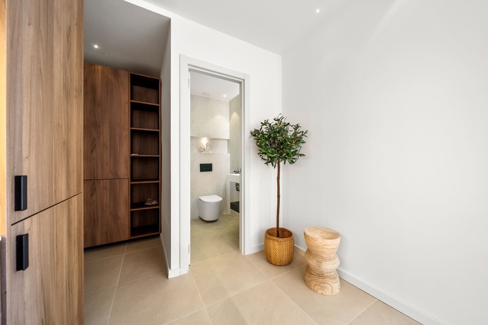 3 bedroom Apartment for sale in La Quinta with pool garage - € 695,000 (Ref: 8055173)