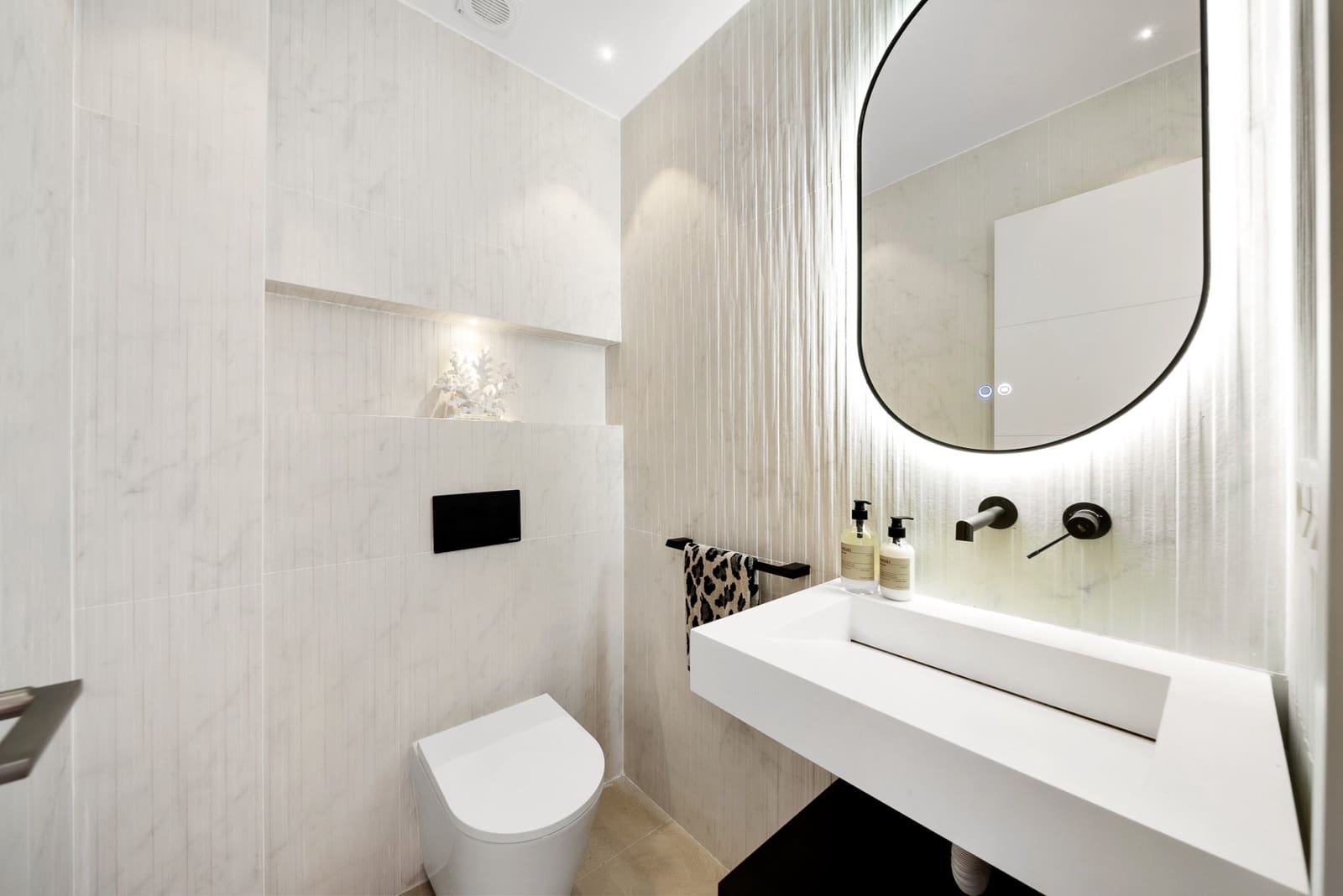 3 bedroom Apartment for sale in La Quinta with pool garage - € 695,000 (Ref: 8055173)