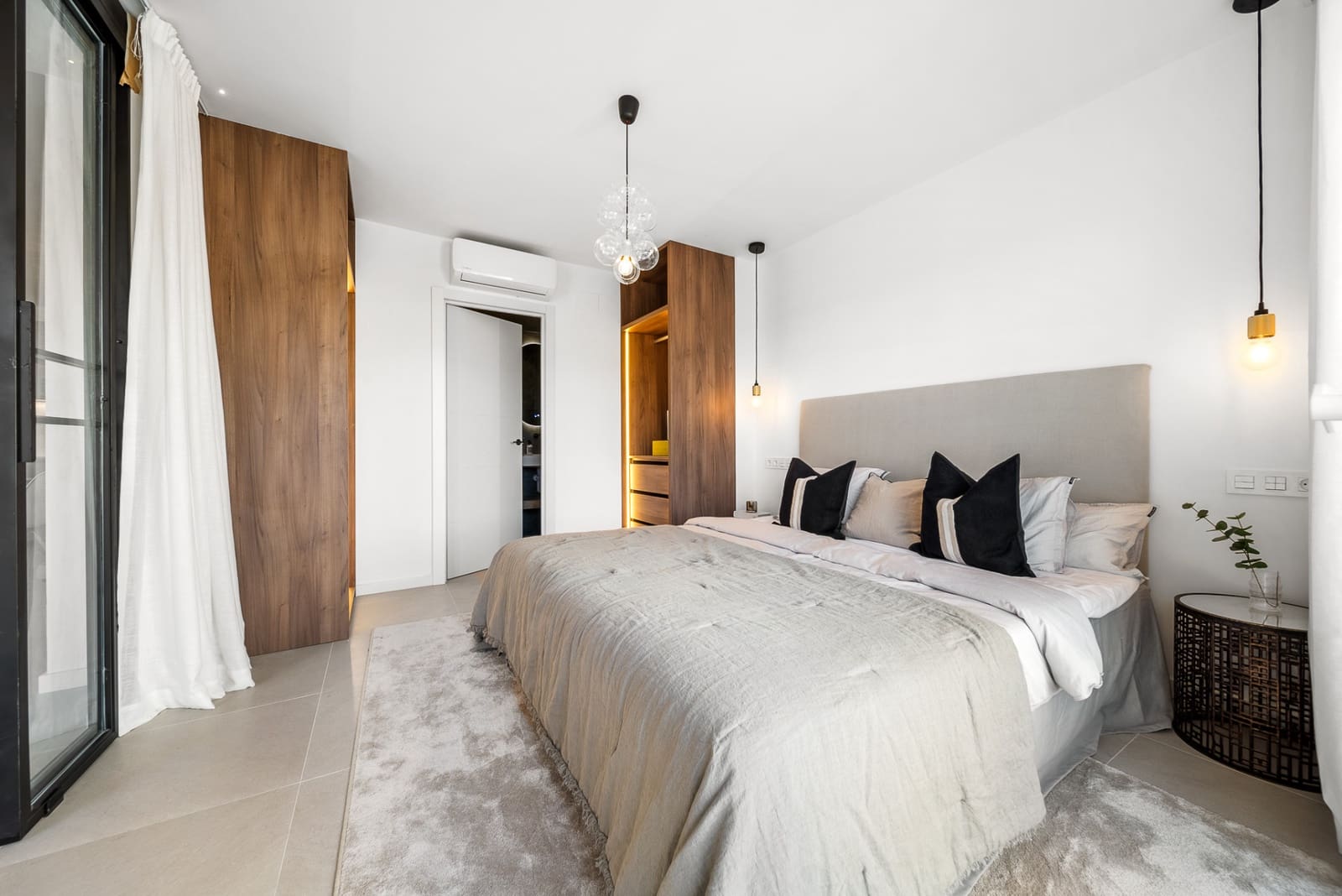 3 bedroom Apartment for sale in La Quinta with pool garage - € 695,000 (Ref: 8055173)