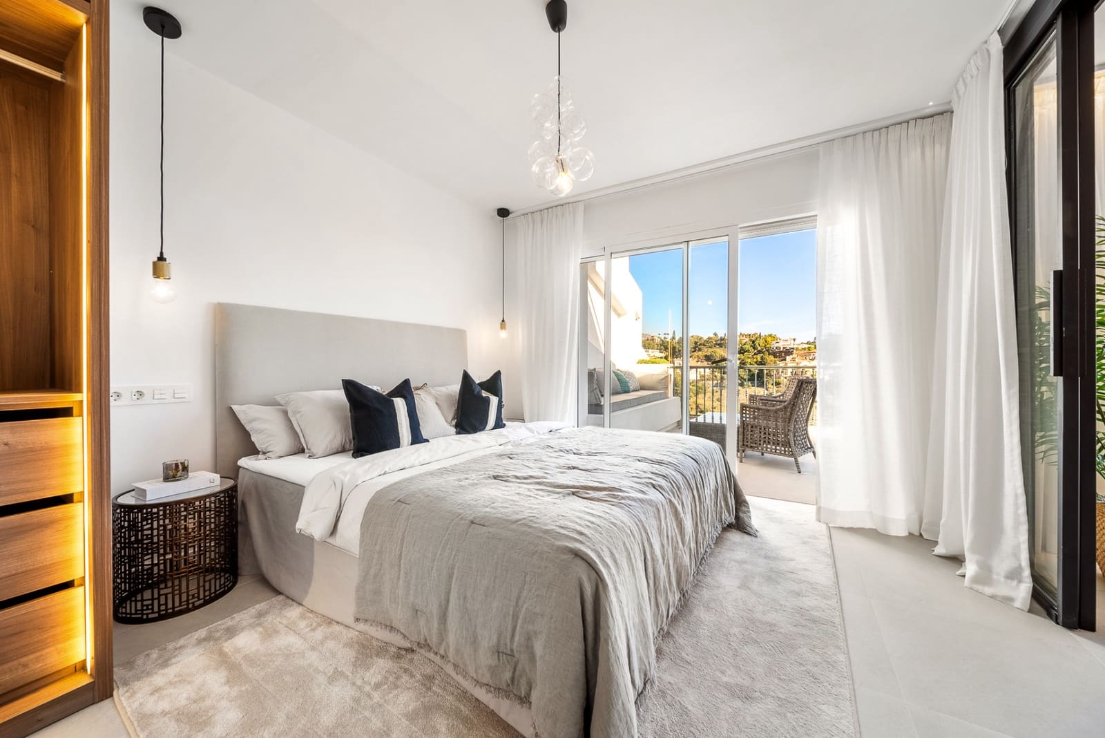 3 bedroom Apartment for sale in La Quinta with pool garage - € 695,000 (Ref: 8055173)