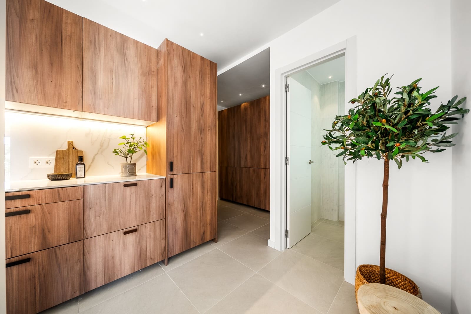 3 bedroom Apartment for sale in La Quinta with pool garage - € 695,000 (Ref: 8055173)