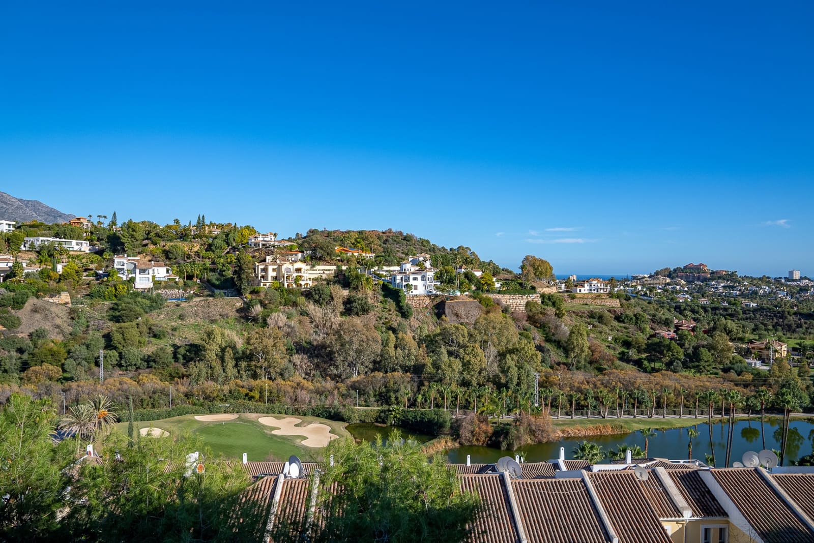 3 bedroom Apartment for sale in La Quinta with pool garage - € 695,000 (Ref: 8055173)