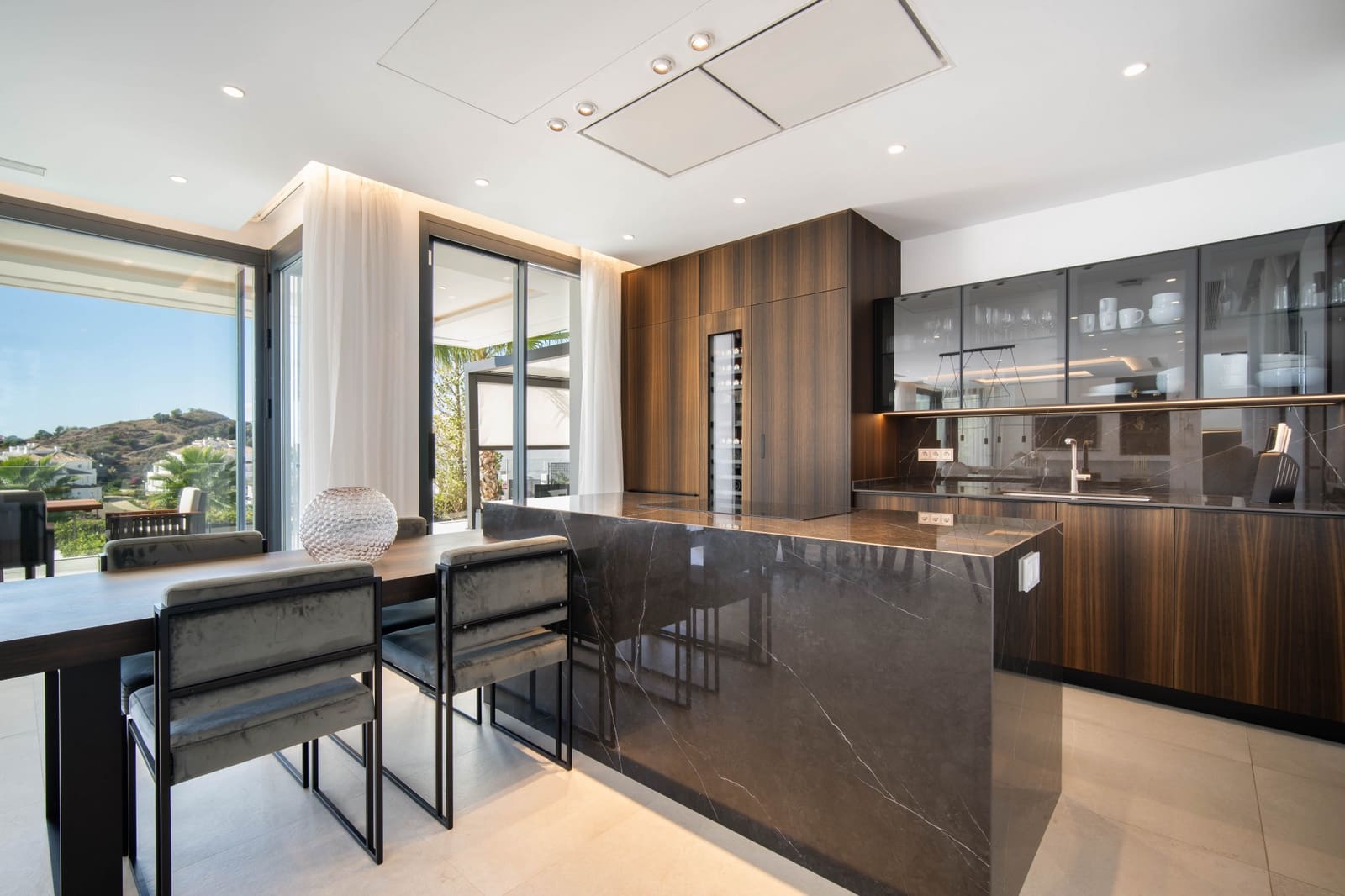 4 bedroom Villa for sale in Marbella with pool garage - € 3,250,000 (Ref: 8061140)