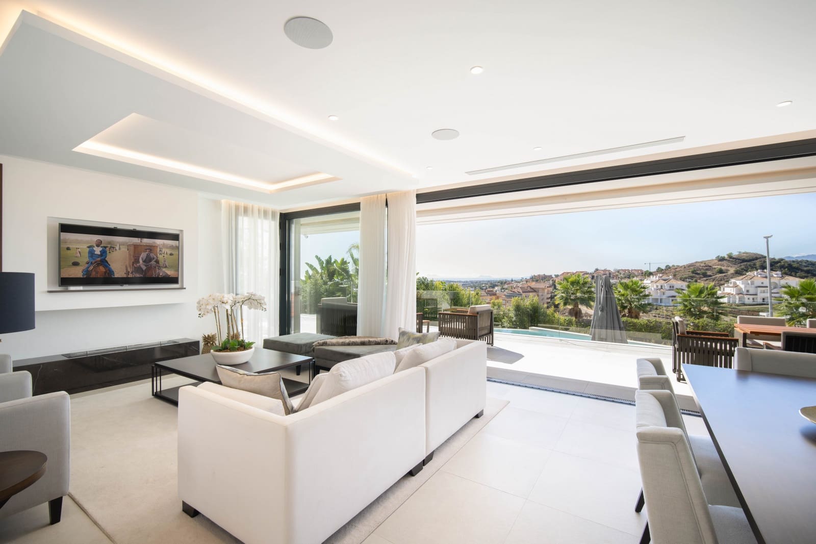 4 bedroom Villa for sale in Marbella with pool garage - € 3,250,000 (Ref: 8061140)