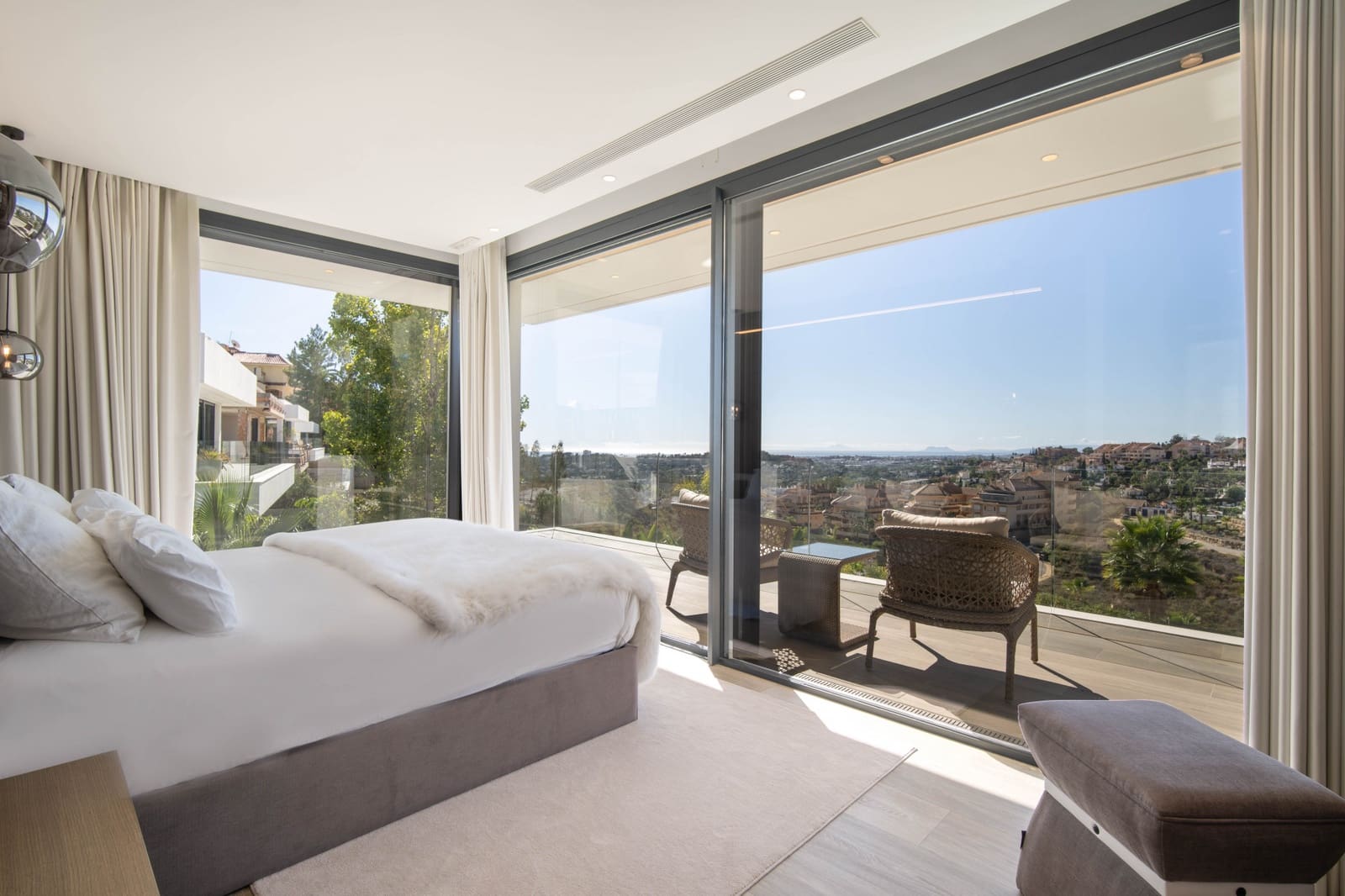 4 bedroom Villa for sale in Marbella with pool garage - € 3,250,000 (Ref: 8061140)