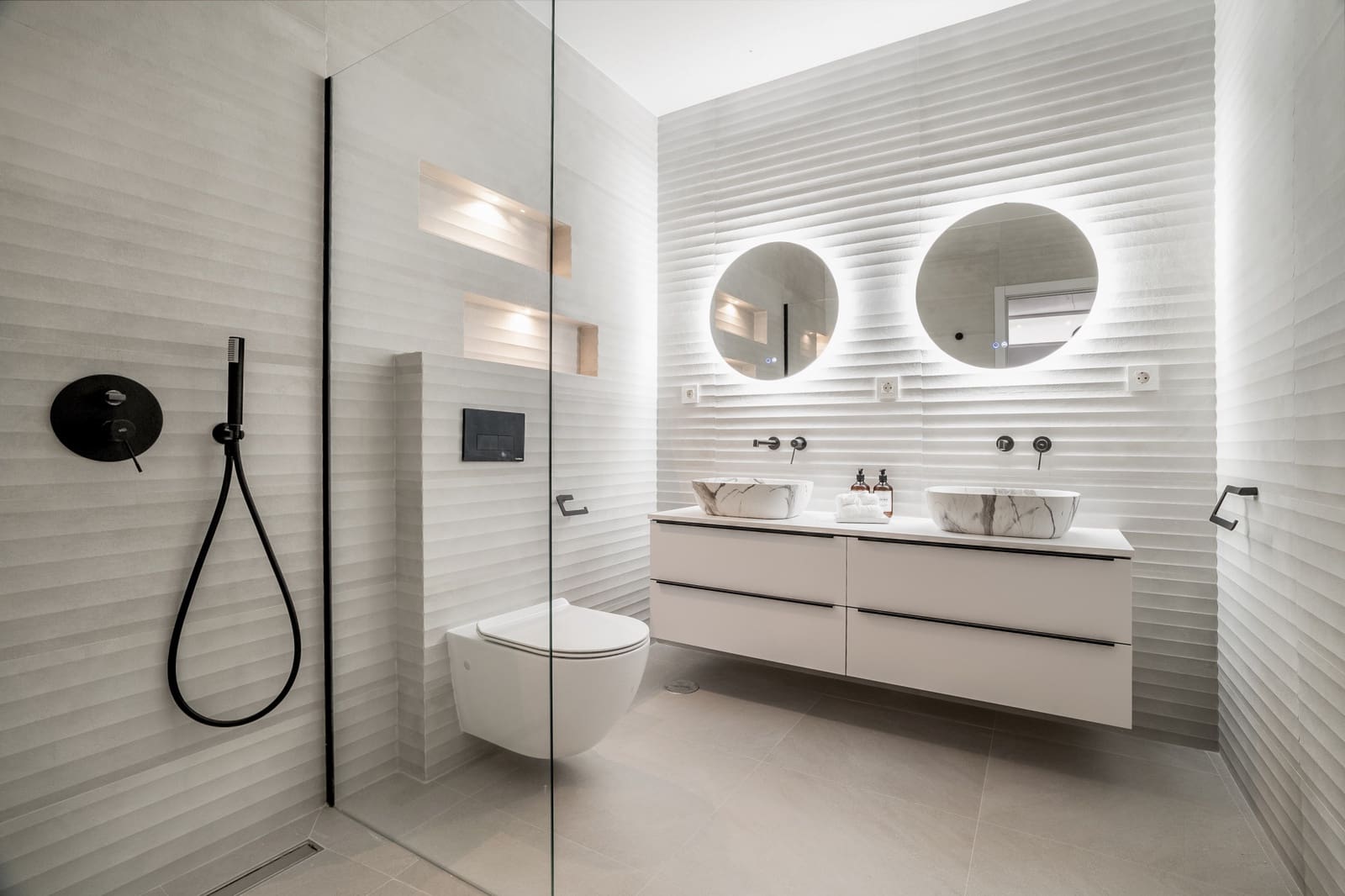 Apartamento de 4 habitaciones en La Quinta en venta con piscina garaje - 595.000 € (Ref: 8063819)