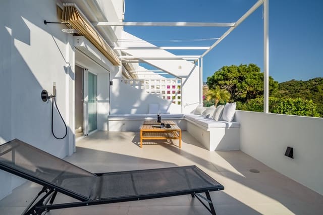 Apartamento de 4 habitaciones en La Quinta, Benahavís en venta con piscina garaje - 595.000 € (Ref: 8063819)