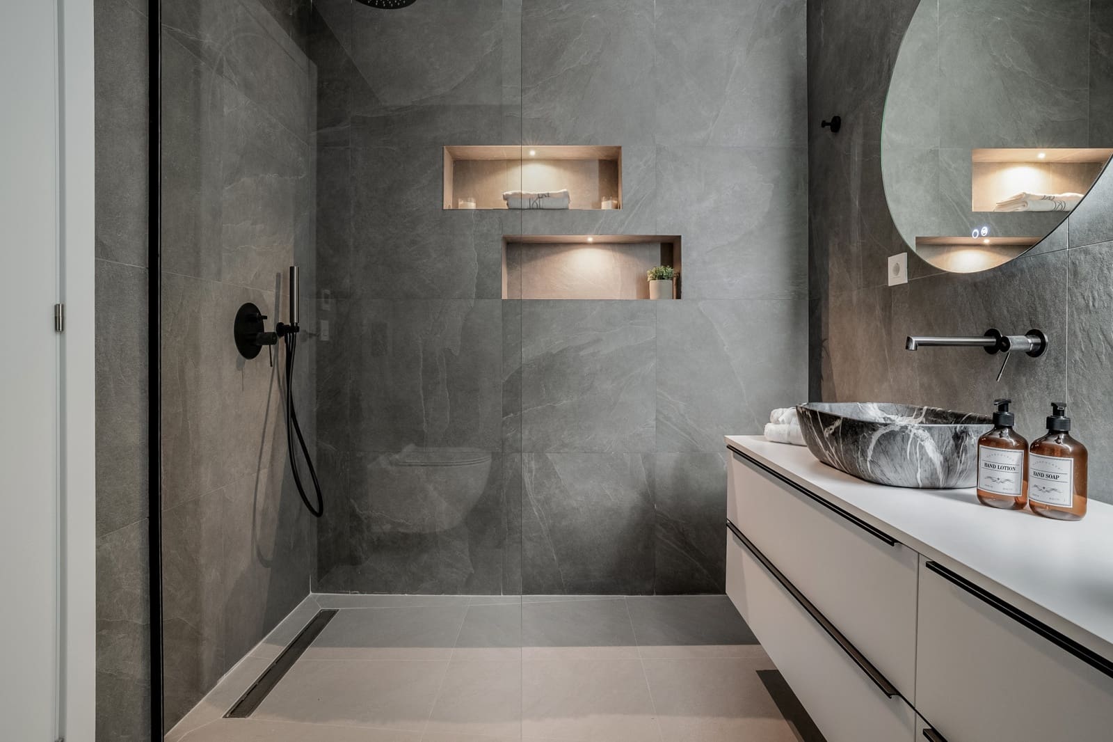 Apartamento de 4 habitaciones en La Quinta en venta con piscina garaje - 595.000 € (Ref: 8063819)