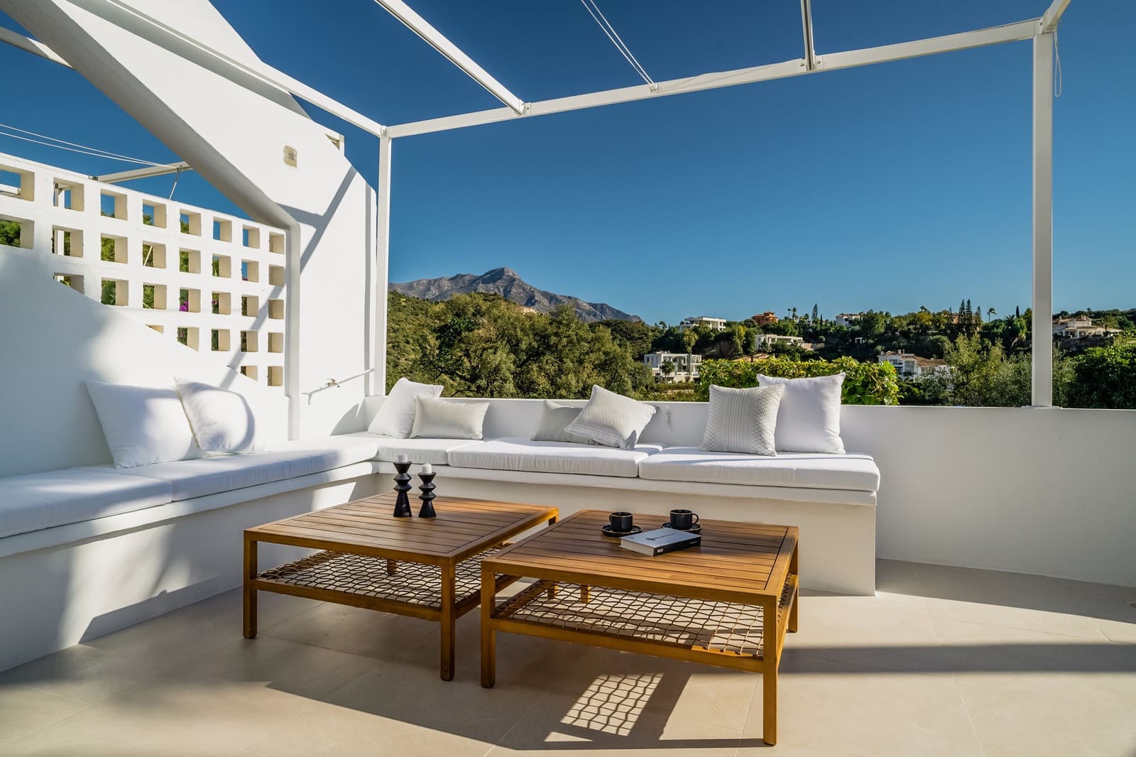 Apartamento de 4 habitaciones en La Quinta en venta con piscina garaje - 595.000 € (Ref: 8063819)