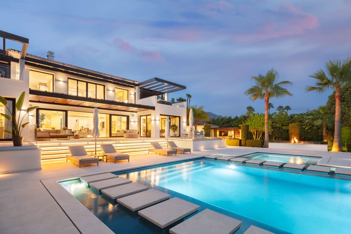 5 bedroom Villa for sale in Nueva Andalucia with pool garage - € 7,195,000 (Ref: 8066203)