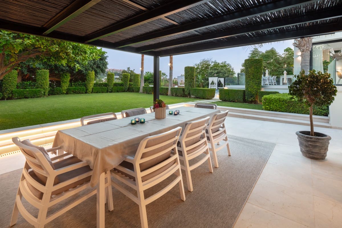 5 bedroom Villa for sale in Nueva Andalucia with pool garage - € 7,195,000 (Ref: 8066203)