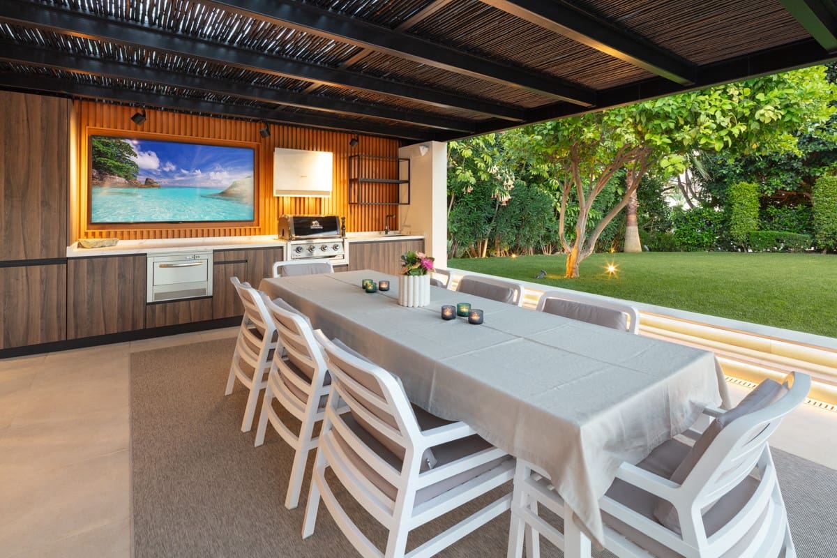 5 bedroom Villa for sale in Nueva Andalucia with pool garage - € 7,195,000 (Ref: 8066203)