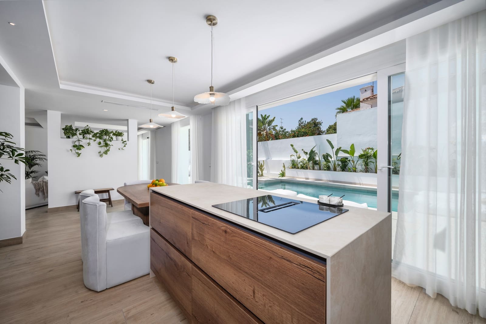 4 sypialnia Willa na sprzedaż w Nueva Andalucia z basenem garażem - 1 395 000 € (Ref: 8069964)