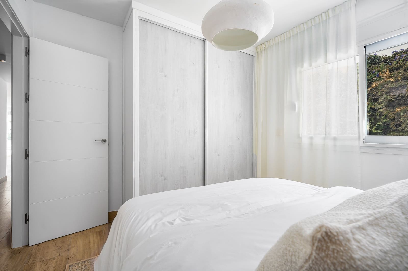 4 sypialnia Willa na sprzedaż w Nueva Andalucia z basenem garażem - 1 395 000 € (Ref: 8069964)