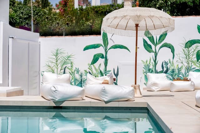 4 sypialnia Willa na sprzedaż w Las Brisas, Marbella z basenem garażem - 1 395 000 € (Ref: 8069964)