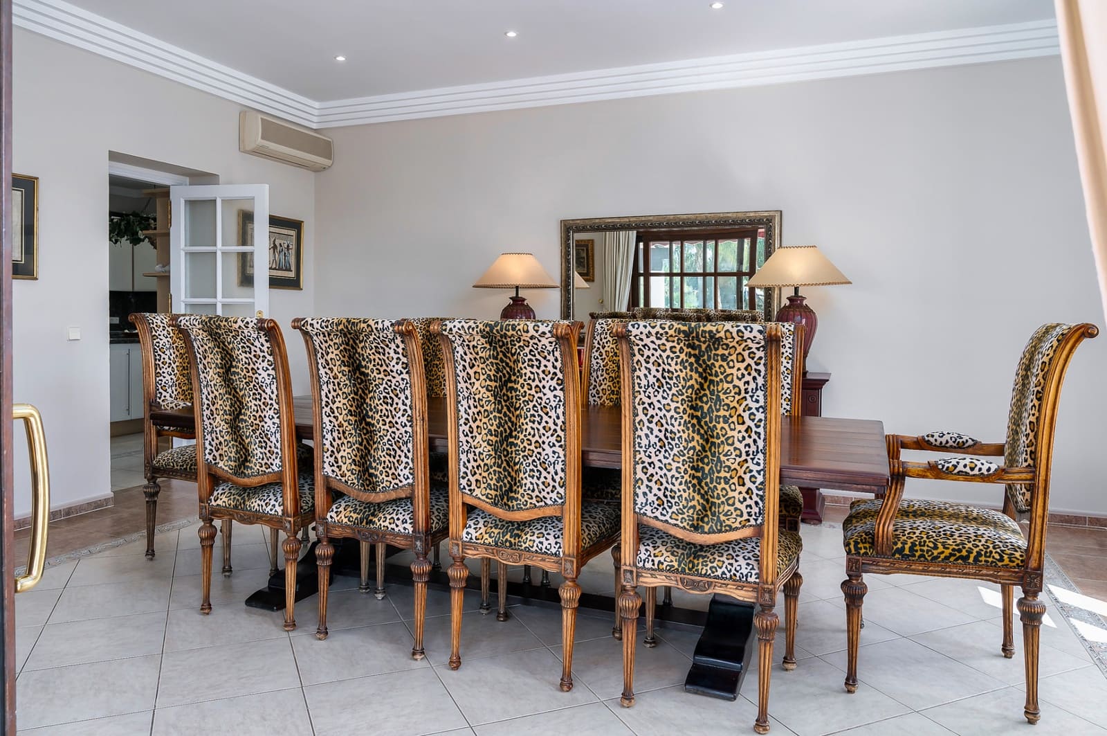 8 bedroom Villa for sale in Estepona with pool garage - € 3,495,000 (Ref: 8085104)