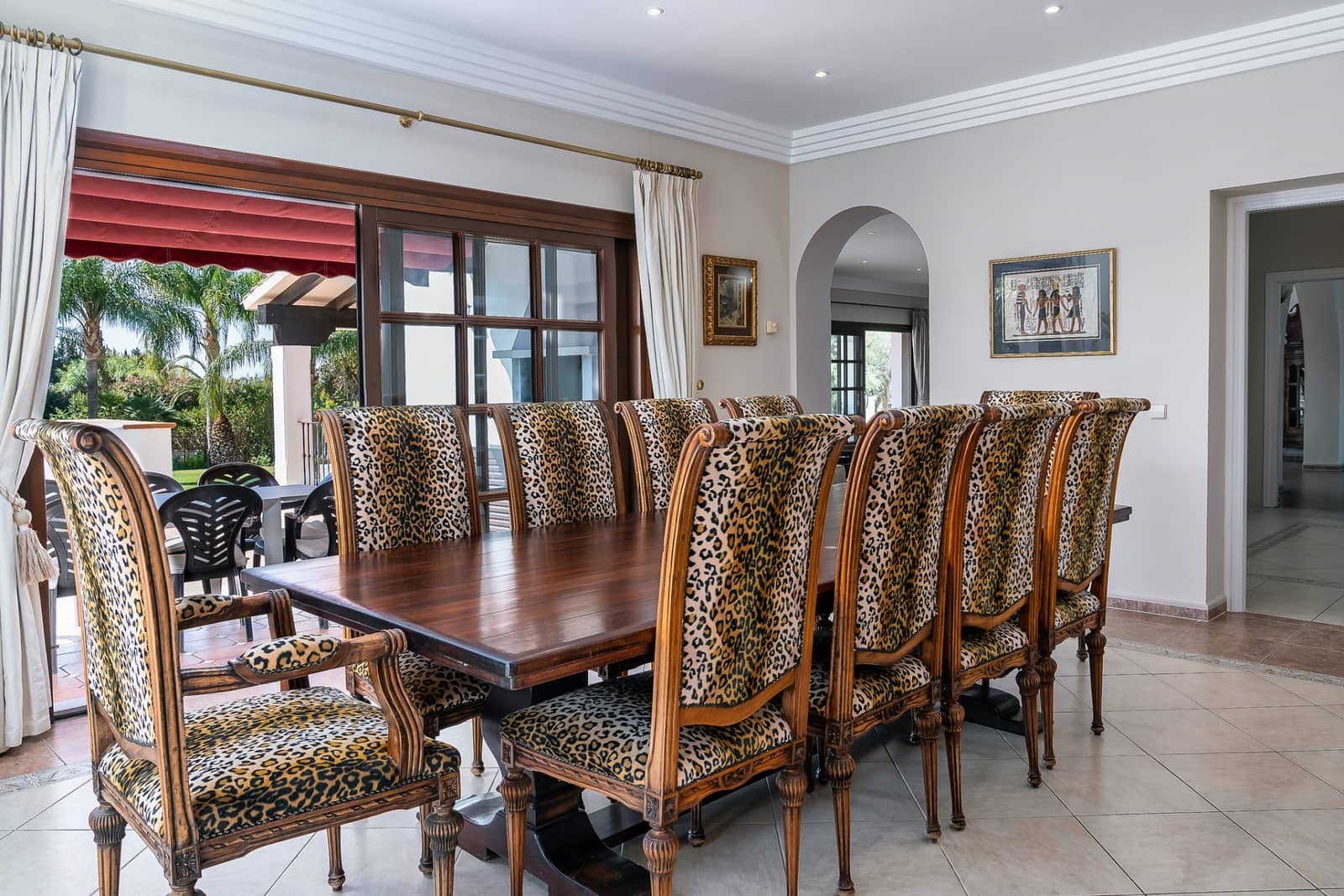 8 bedroom Villa for sale in Estepona with pool garage - € 3,495,000 (Ref: 8085104)