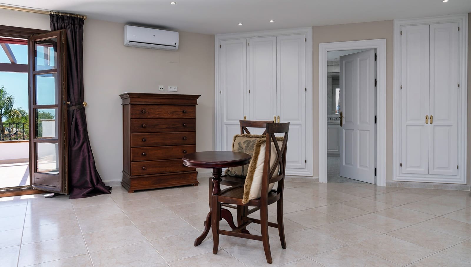 8 bedroom Villa for sale in Estepona with pool garage - € 3,495,000 (Ref: 8085104)