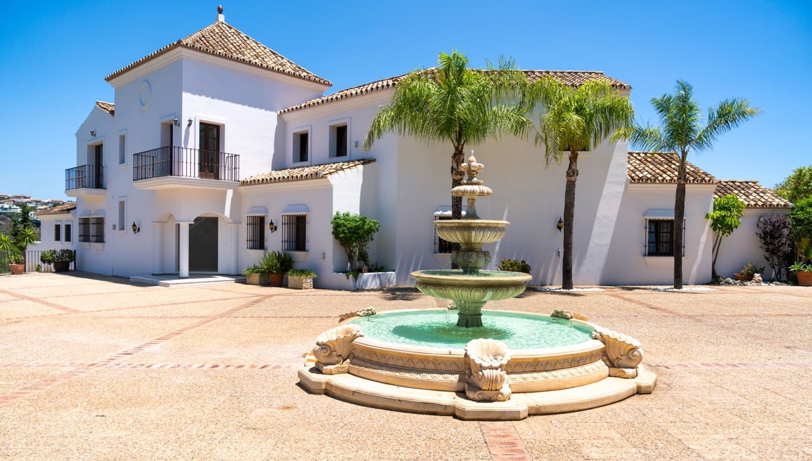8 bedroom Villa for sale in Estepona with pool garage - € 3,495,000 (Ref: 8085104)