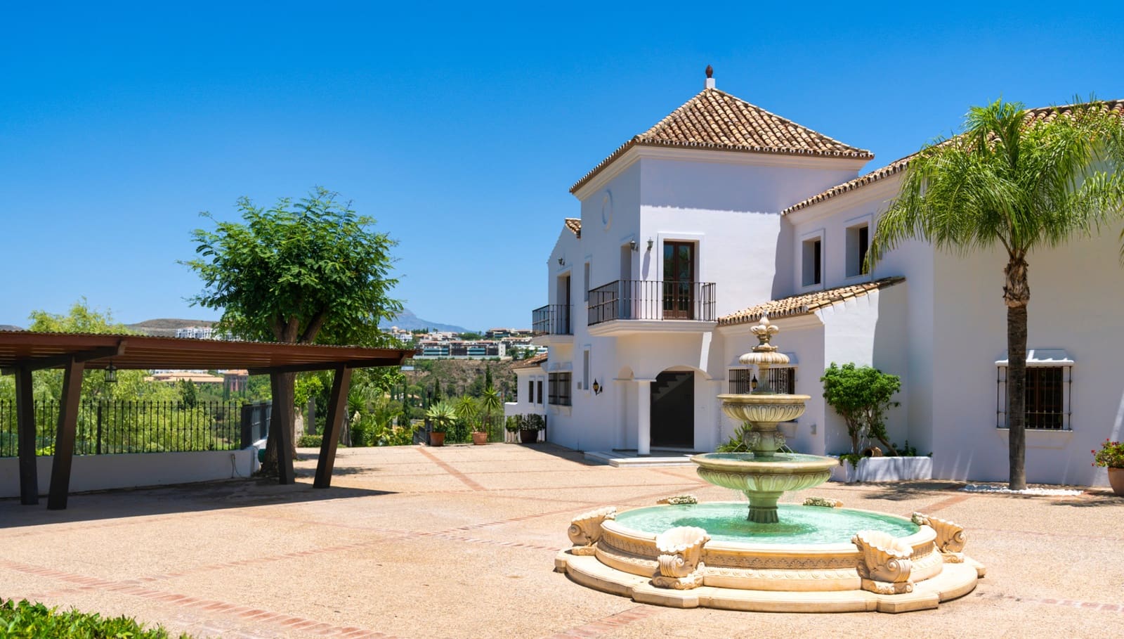 8 bedroom Villa for sale in Estepona with pool garage - € 3,495,000 (Ref: 8085104)
