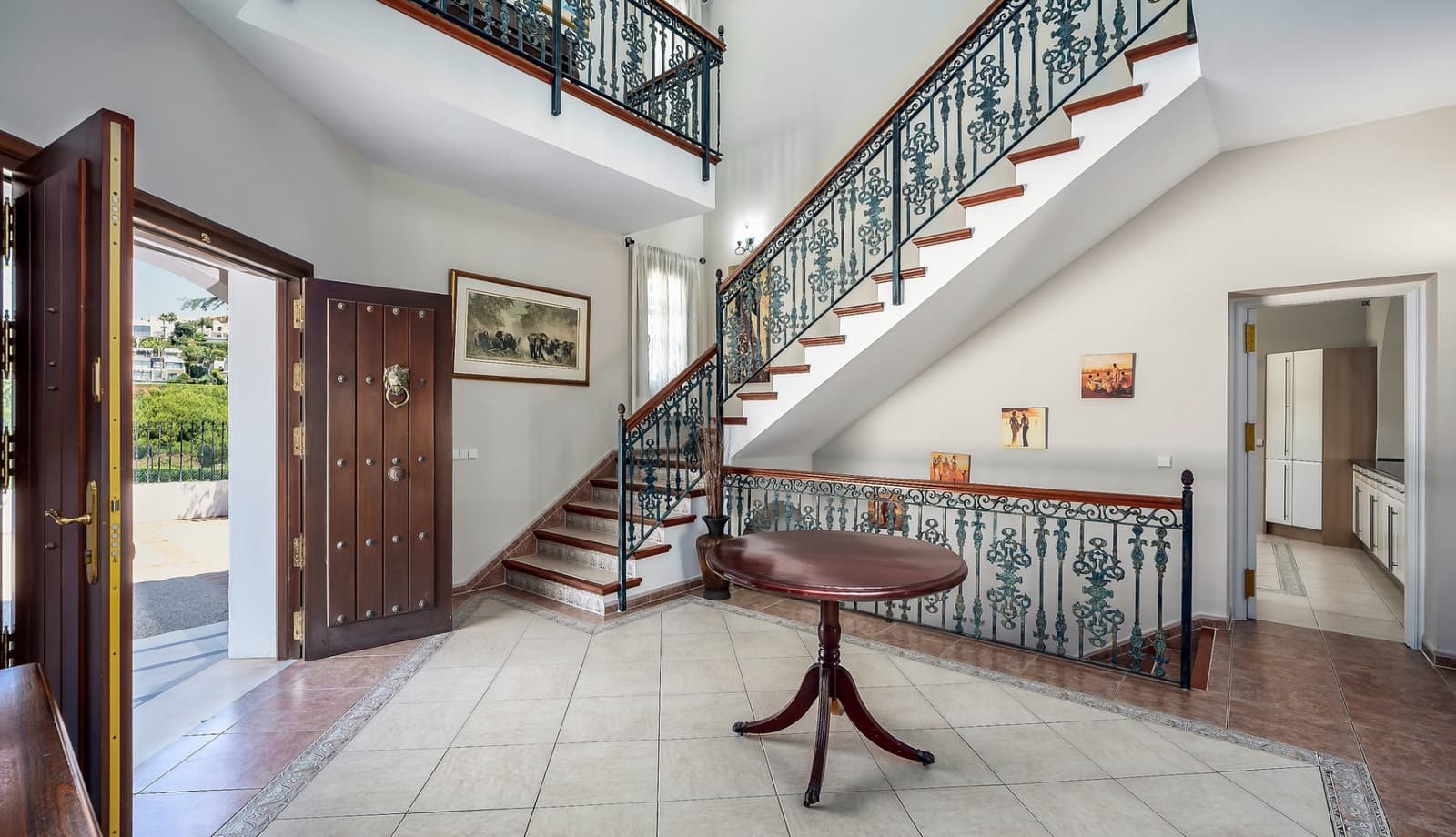 8 bedroom Villa for sale in Estepona with pool garage - € 3,495,000 (Ref: 8085104)