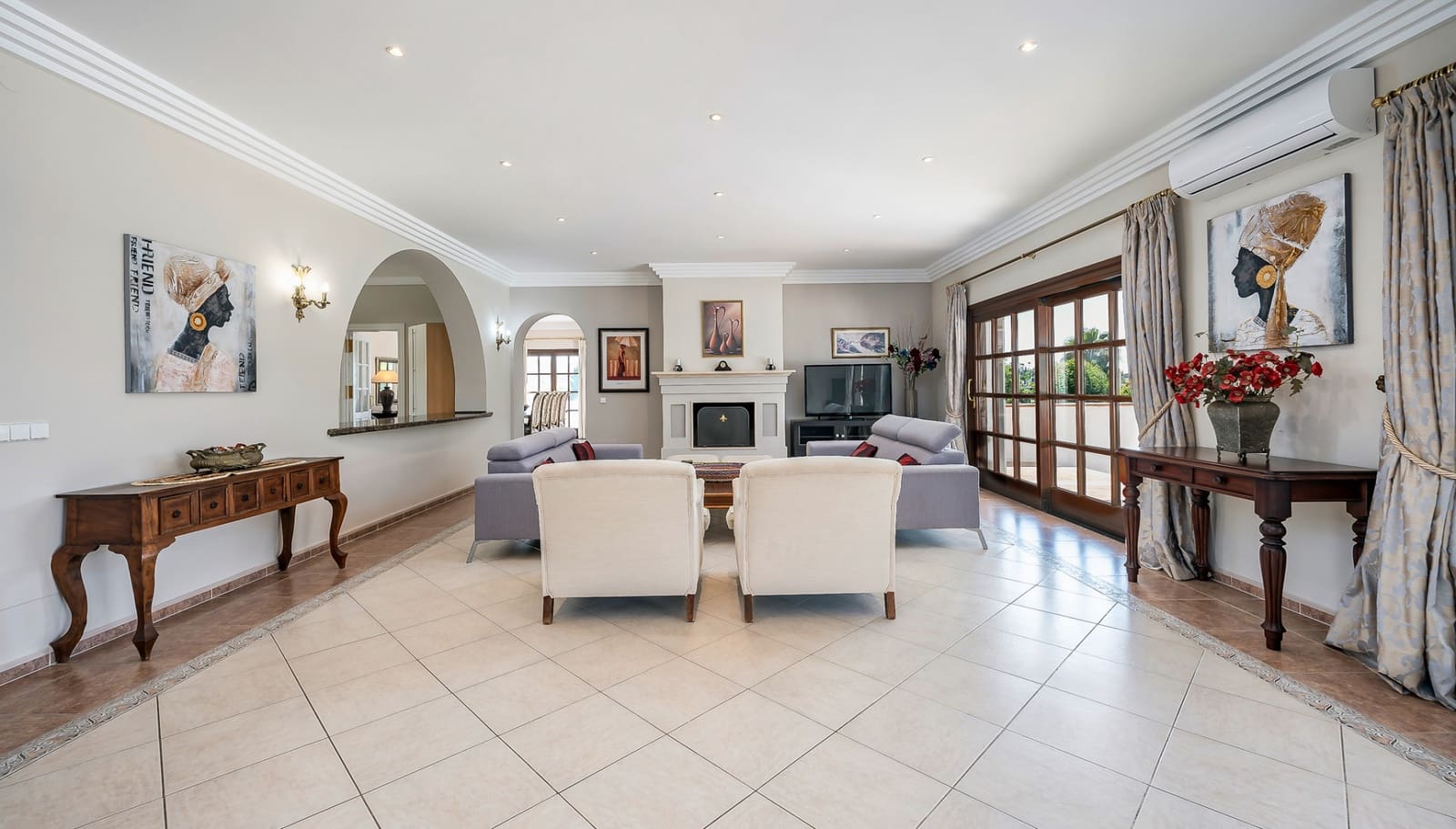 8 bedroom Villa for sale in Estepona with pool garage - € 3,495,000 (Ref: 8085104)