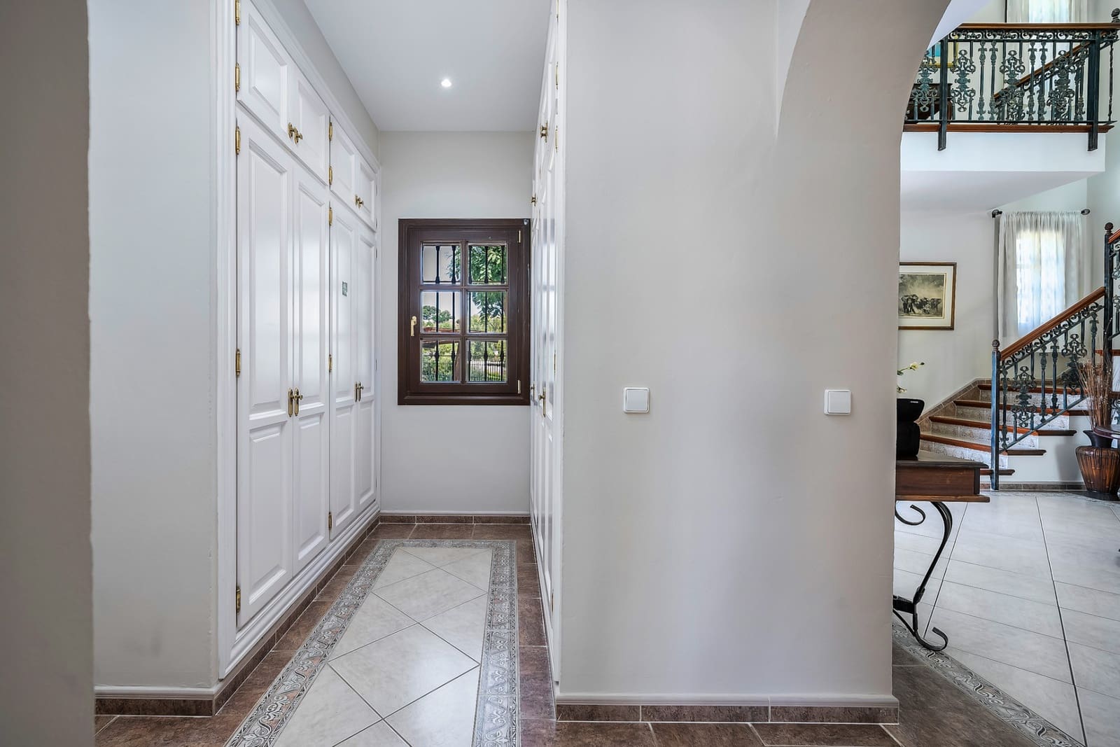 8 bedroom Villa for sale in Estepona with pool garage - € 3,495,000 (Ref: 8085104)