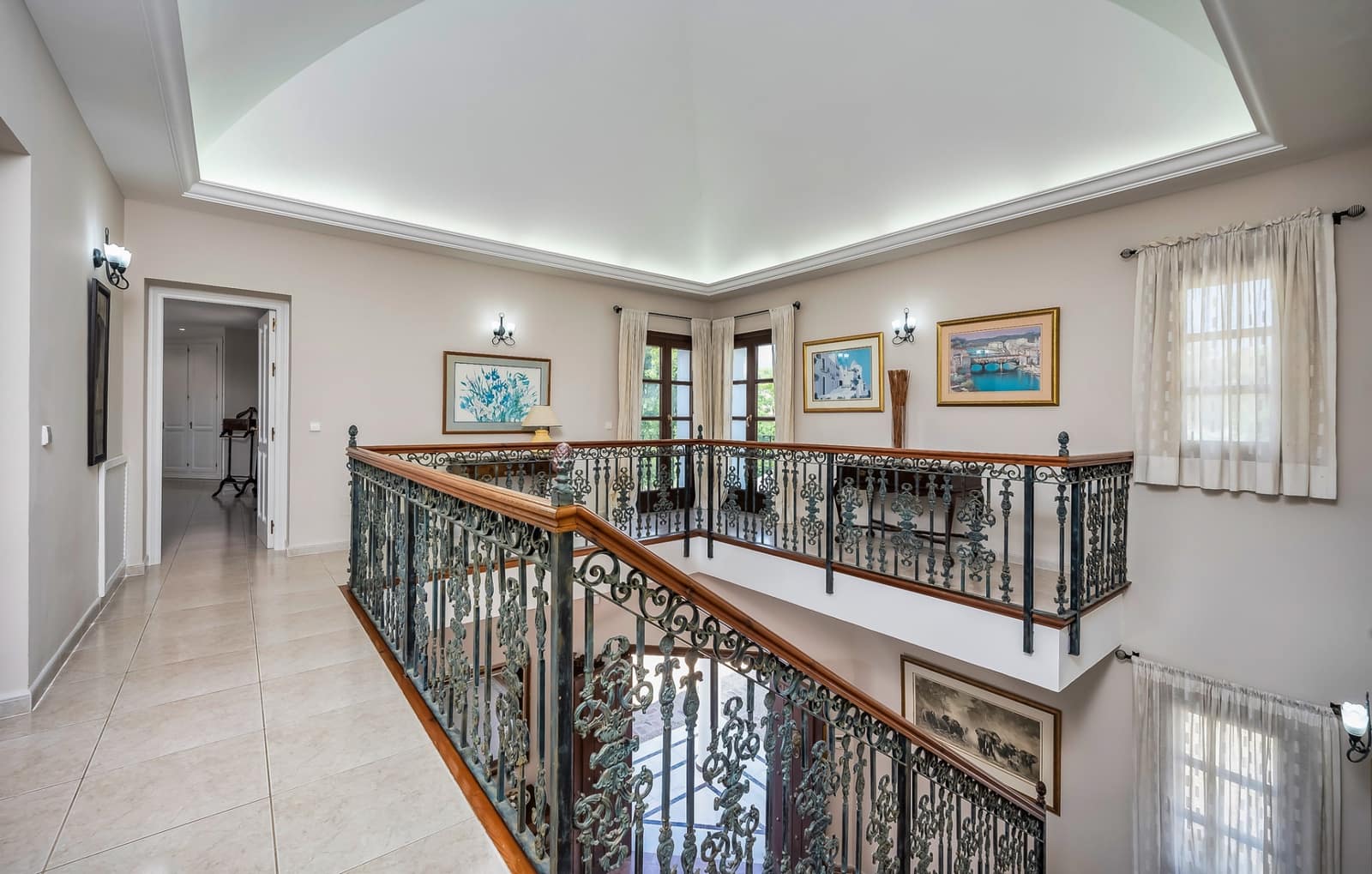 8 bedroom Villa for sale in Estepona with pool garage - € 3,495,000 (Ref: 8085104)