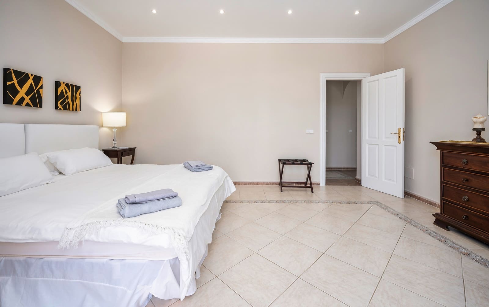 8 bedroom Villa for sale in Estepona with pool garage - € 3,495,000 (Ref: 8085104)