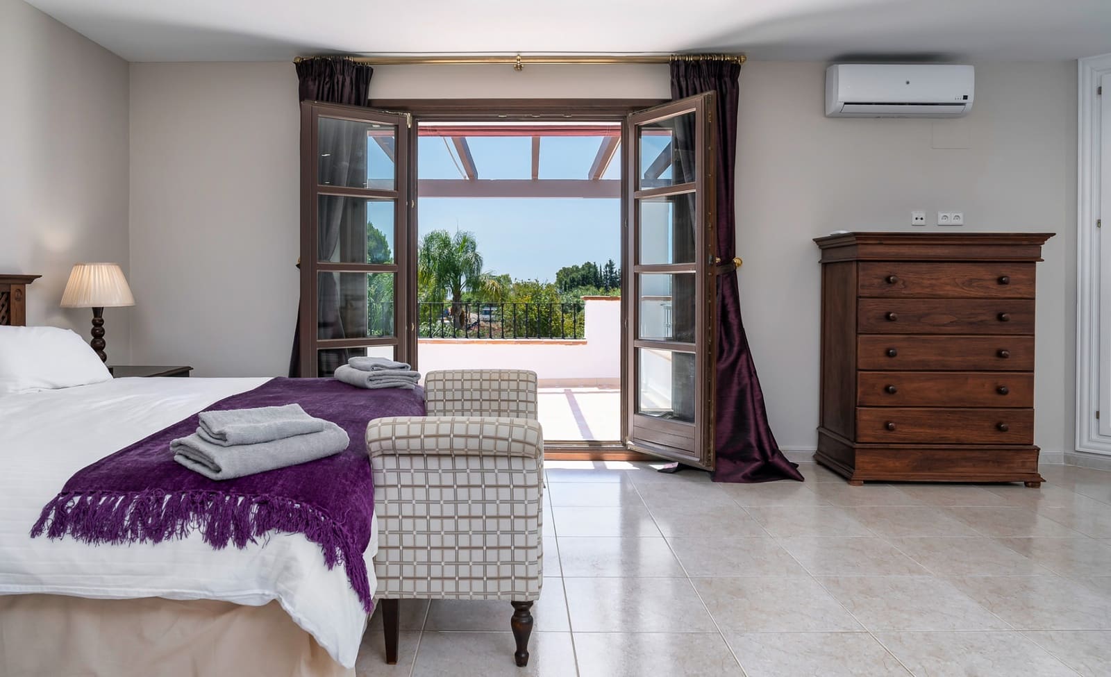 8 bedroom Villa for sale in Estepona with pool garage - € 3,495,000 (Ref: 8085104)