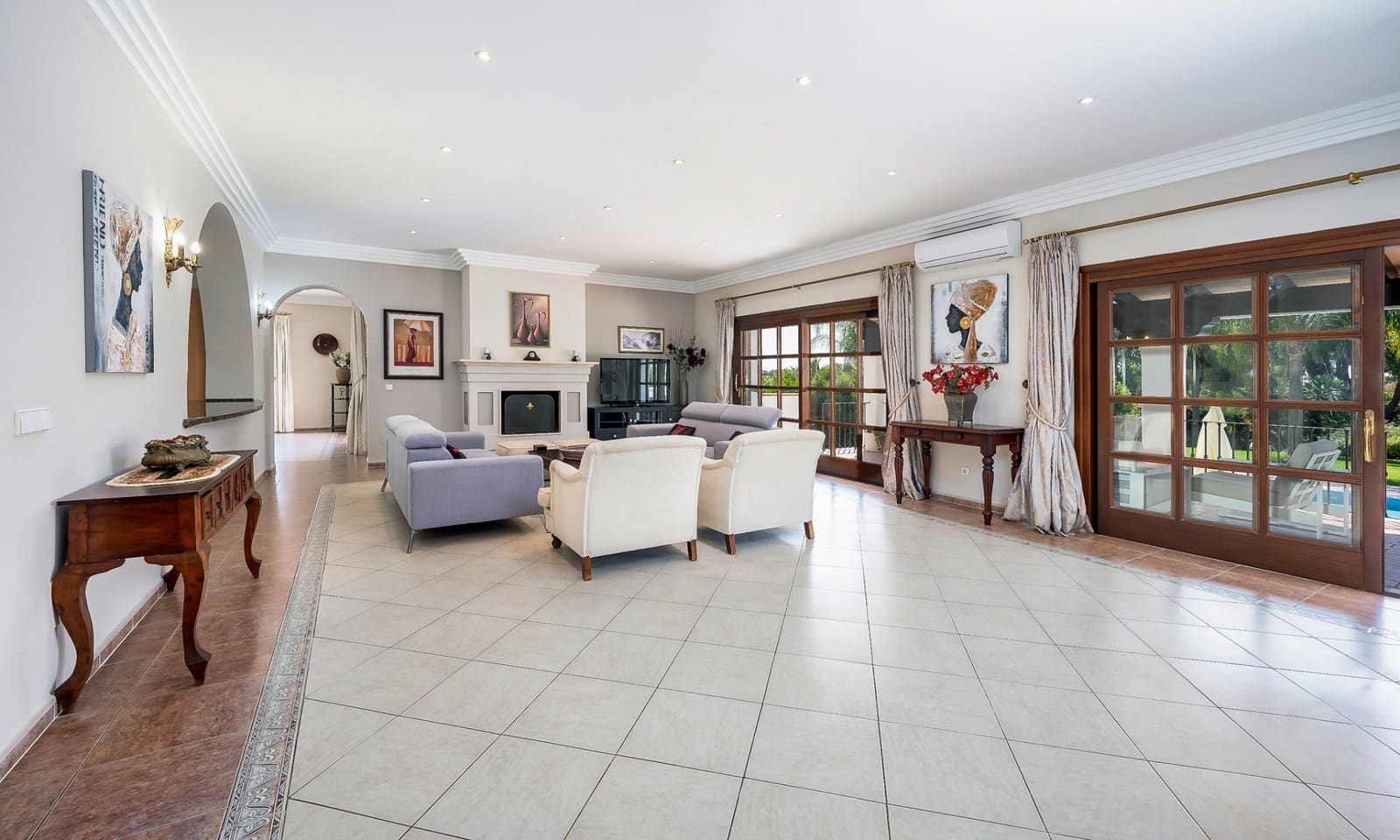 8 bedroom Villa for sale in Estepona with pool garage - € 3,495,000 (Ref: 8085104)