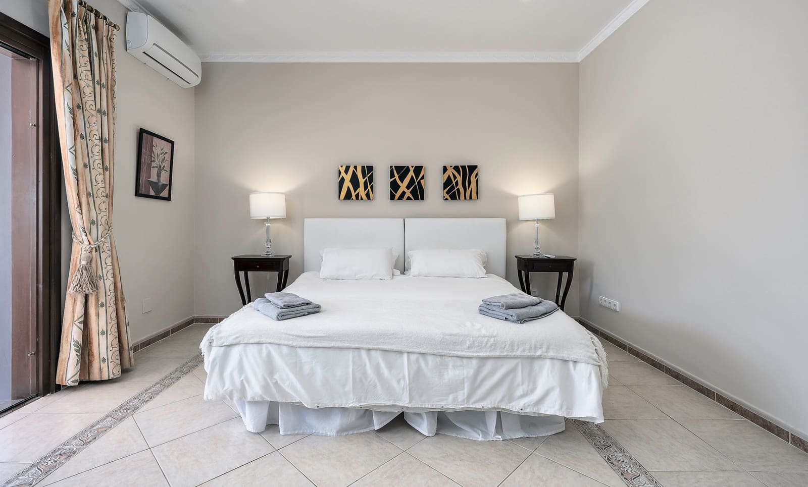 8 bedroom Villa for sale in Estepona with pool garage - € 3,495,000 (Ref: 8085104)