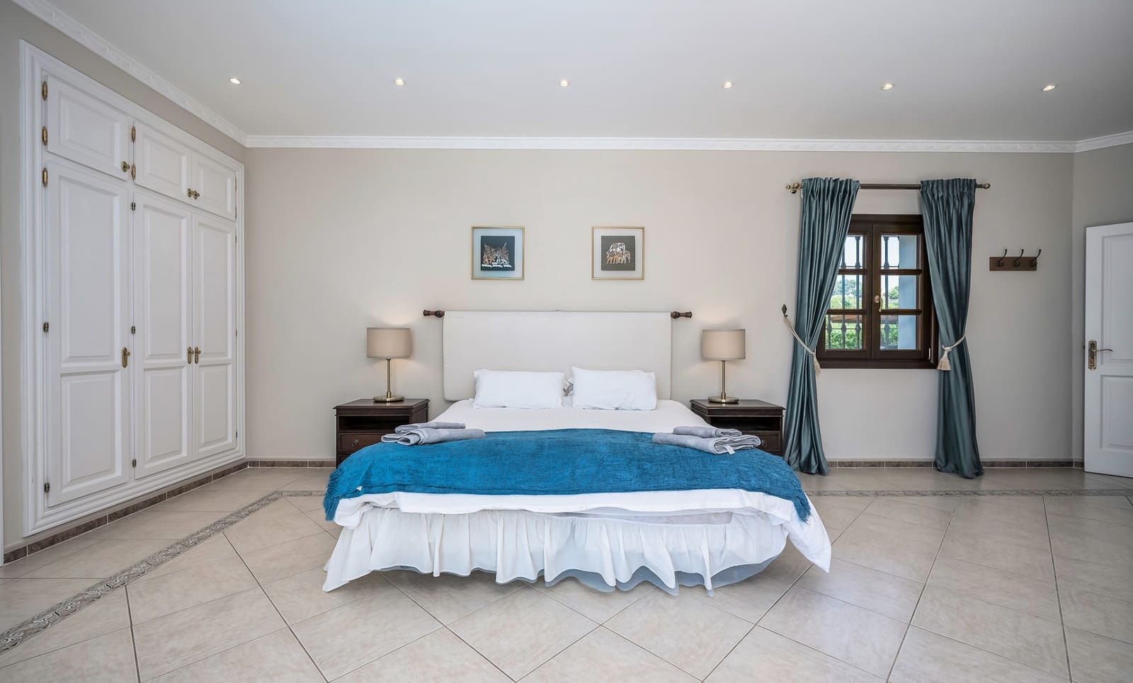 8 bedroom Villa for sale in Estepona with pool garage - € 3,495,000 (Ref: 8085104)