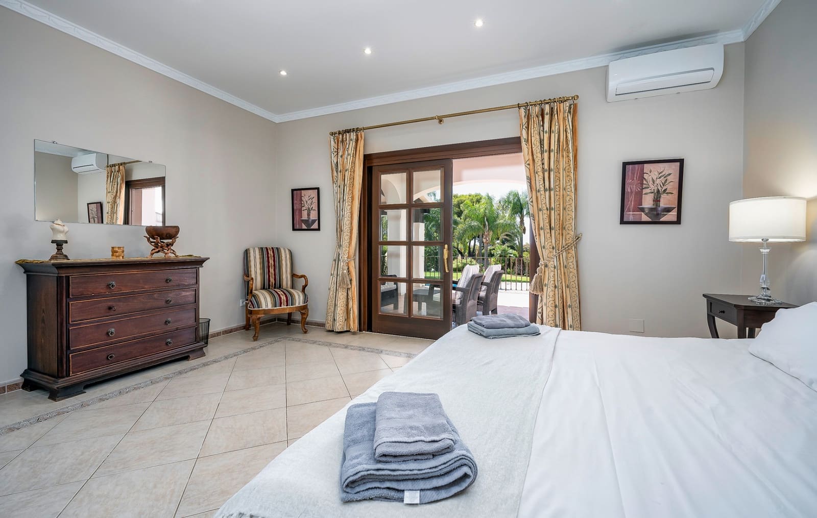 8 bedroom Villa for sale in Estepona with pool garage - € 3,495,000 (Ref: 8085104)