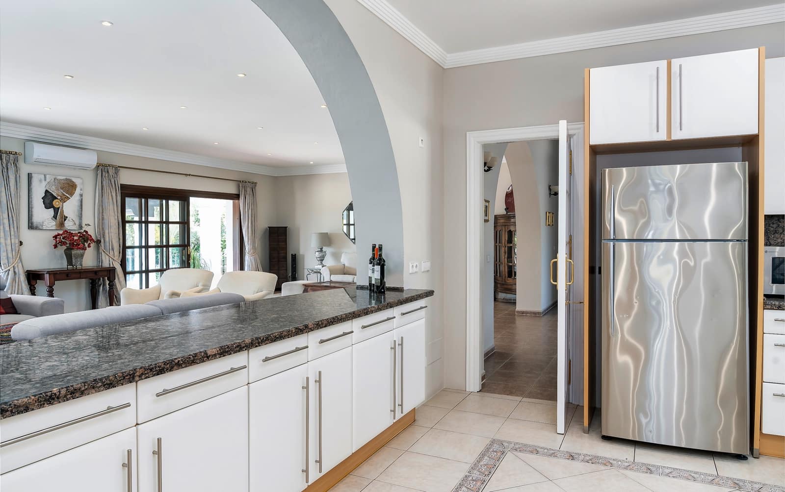 8 bedroom Villa for sale in Estepona with pool garage - € 3,495,000 (Ref: 8085104)