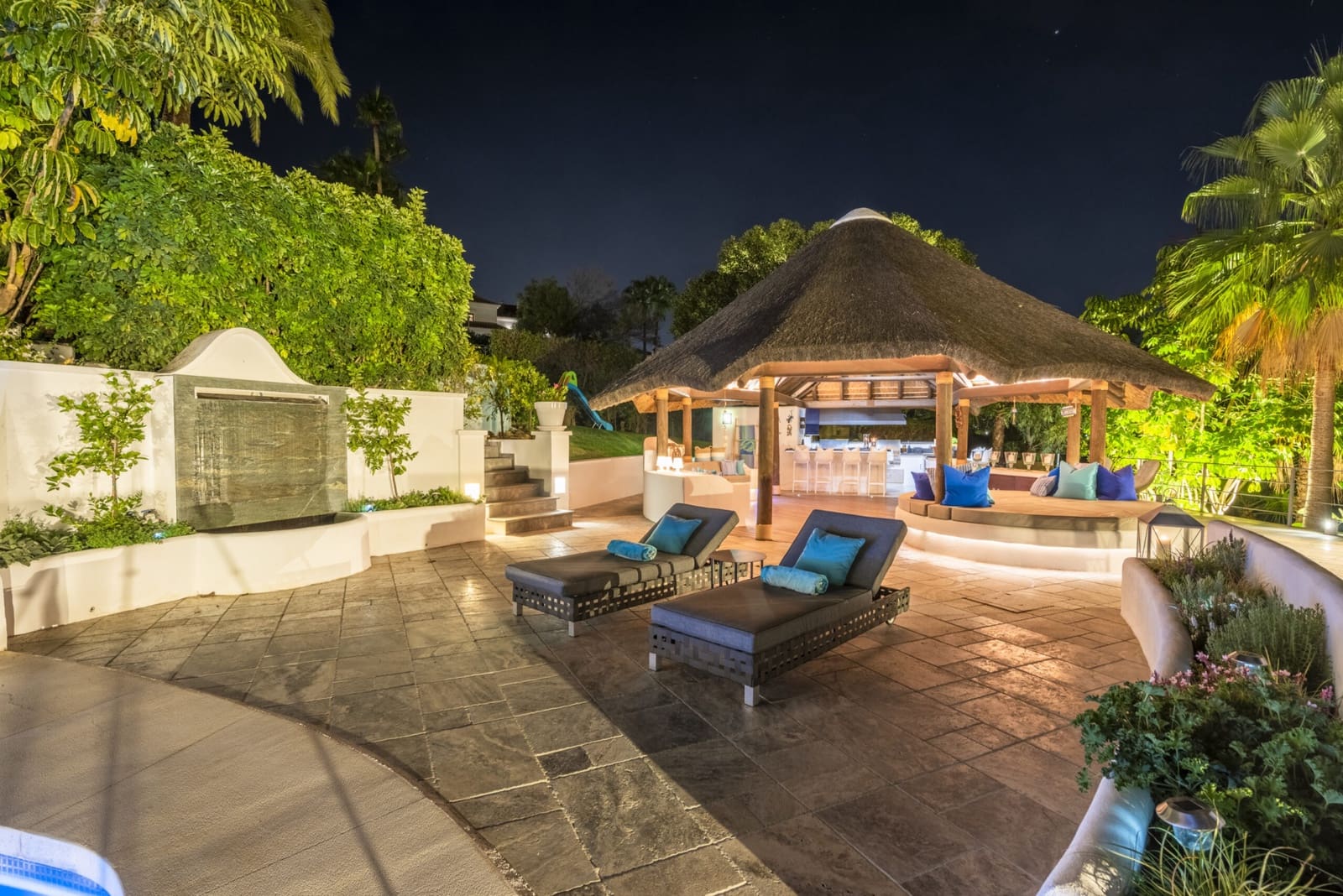 4 soveværelse Villa til salg i Nueva Andalucia med swimmingpool garage - € 3.950.000 (Ref: 8085106)