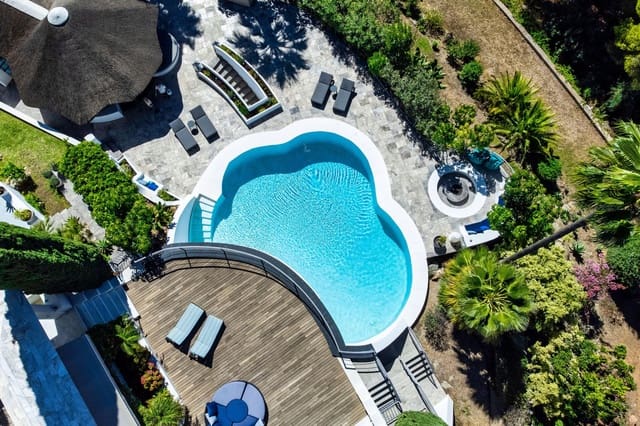 4 sypialnia Willa na sprzedaż w Nueva Andalucía Centro, Marbella z basenem garażem - 3 950 000 € (Ref: 8085106)