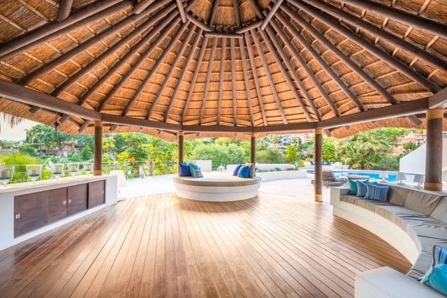 4 sypialnia Willa na sprzedaż w Nueva Andalucía Centro, Marbella z basenem garażem - 3 950 000 € (Ref: 8085106)