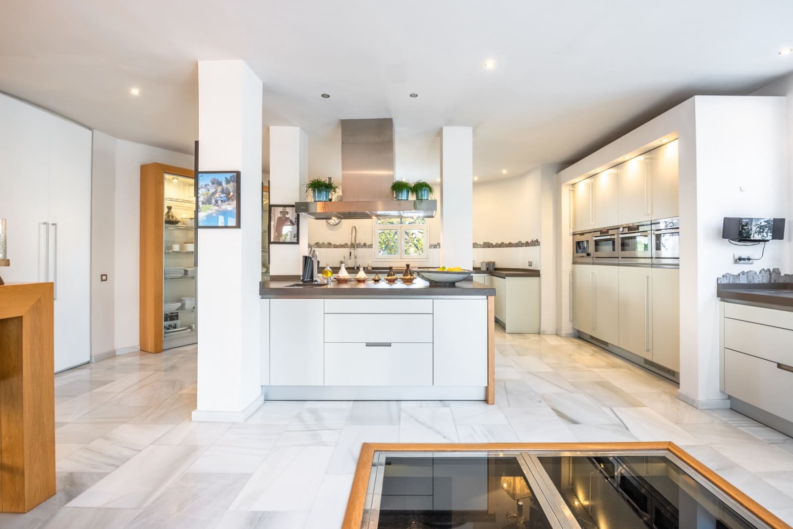 4 soveværelse Villa til salg i Nueva Andalucia med swimmingpool garage - € 3.950.000 (Ref: 8085106)